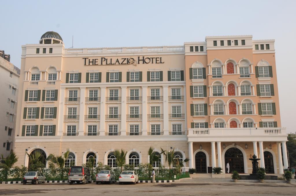 The Pllazio Hotel Gurgáon Kültér fotó