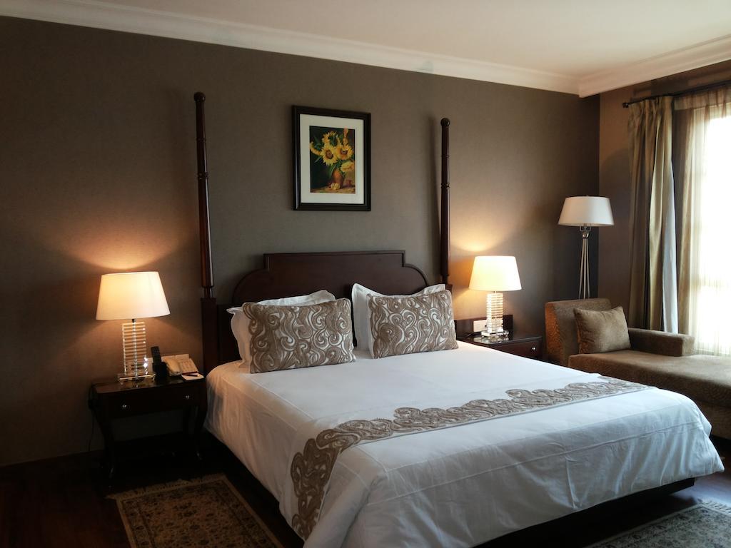 The Pllazio Hotel Gurgáon Kültér fotó